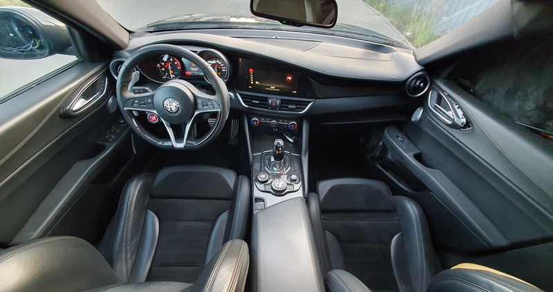 Alfa Romeo Giulia cena 48900 przebieg: 83527, rok produkcji 2018 z Zawichost małe 277